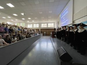 Вручення дипломів бакалаврів та магістрів ХНУРЕ 2025