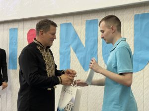 Вручення дипломів бакалаврів та магістрів ХНУРЕ 2025