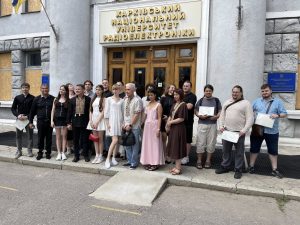 Вручення дипломів бакалаврів та магістрів ХНУРЕ 2025